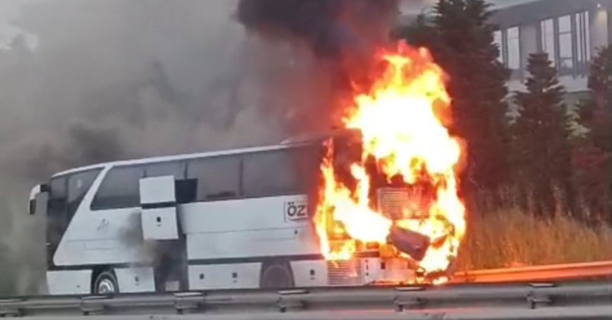 TEM'de yolcu otobüsü alev alev yandı