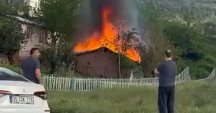 Kocaeli'de tek katlı ev alevlere teslim oldu
