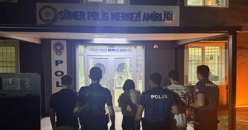 Sakarya'dan Kocaeli'ye gelen araçta uyuşturucu ele geçirildi: 3 gözaltı