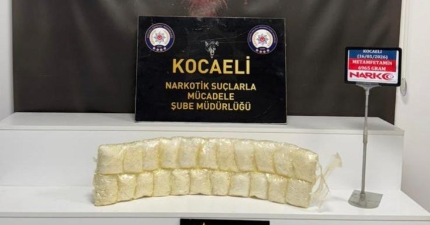 Kocaeli'de vücutlarına sarılı 7 kilo uyuşturucuyla yakalanan 2 kişi tutuklandı