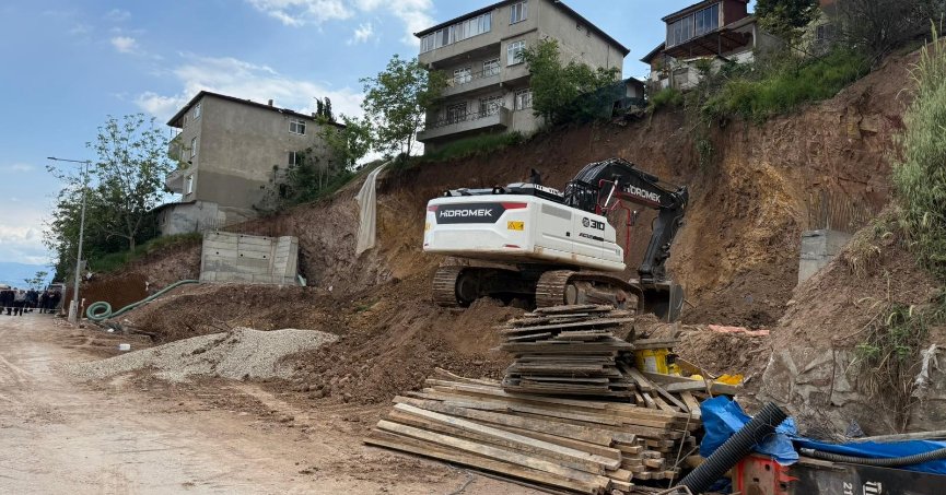 İzmit'te toprak kayması nedeniyle 5 bina tahliye edildi