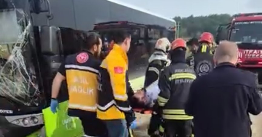 İzmit'te otomobil ile belediye otobüsü çarpıştı: 3 yaralı